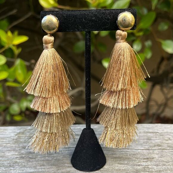 NWOT New SHASHI Anthroplogie Sia Gold Tiered Fringe Tassel Earrings - Picture 1 of 2